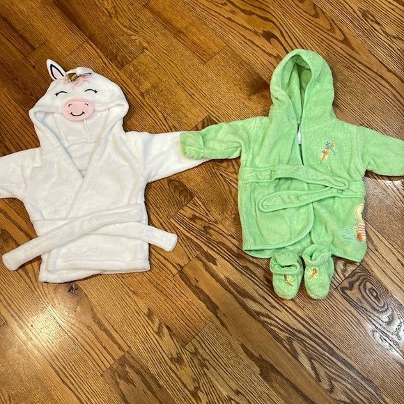 Pair of Baby Robes. Green Robe Comes With Slippers. Size 0-9 Months. - Picture 1 of 8